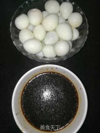 糖醋鹌鹑蛋的做法步骤：2