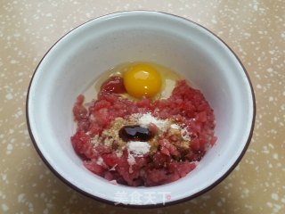 猪肉香菜馄饨的做法步骤：2