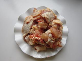 红果家菜谱之酸菜鸡的做法步骤：2