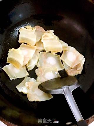腊肉炒青蒜的做法步骤：3