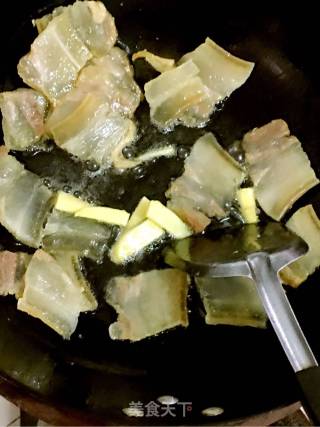 腊肉炒青蒜的做法步骤：4