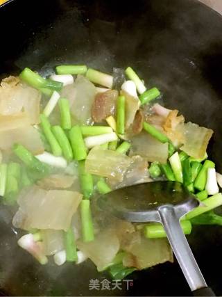 腊肉炒青蒜的做法步骤：5
