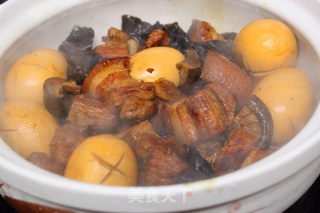 【每日新品】元宝蛋红烧肉的做法步骤：12