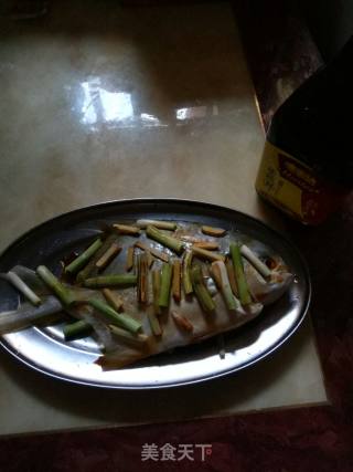 清蒸鱼的做法步骤：2