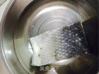 蒜蓉手撕鱼的做法步骤：1