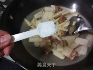 五香萝卜焖排骨的做法步骤：7