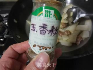 五香萝卜焖排骨的做法步骤：8