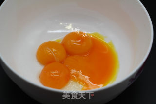 零失败8寸酸奶戚风的做法步骤：1