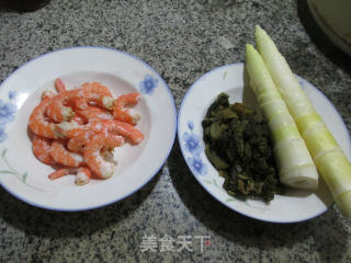 酸菜虾肉炒雷笋的做法步骤：1