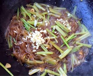 芹菜炒粉条的做法步骤：10