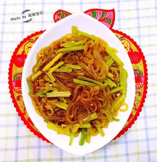 芹菜炒粉条的做法步骤：12