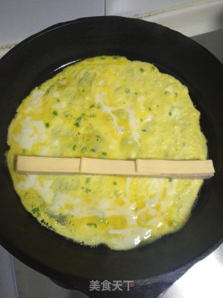芝士鱼糕鸡蛋卷的做法步骤：4