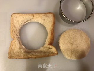 挖洞吐司蛋的做法步骤：1