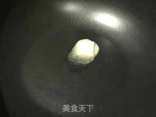 挖洞吐司蛋的做法步骤：2