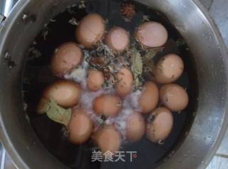 五香茶叶蛋的做法步骤：3