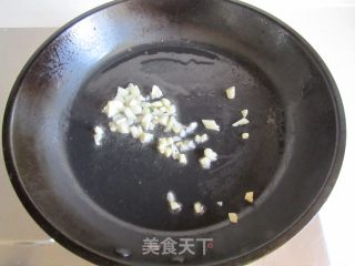 蒜蓉炒田七叶的做法步骤：2