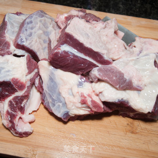 红烧牛肉面的做法步骤：1