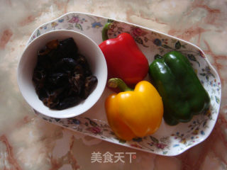 五彩鸡片的做法步骤：1