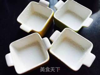 香草舒芙蕾的做法步骤：1