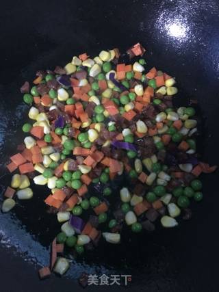 菠萝炒饭的做法步骤：7