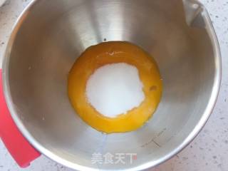 百香果戚风蛋糕的做法步骤：2