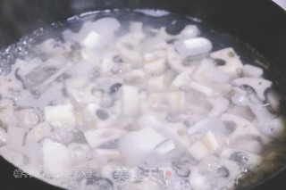 糖醋藕丁的做法步骤：2