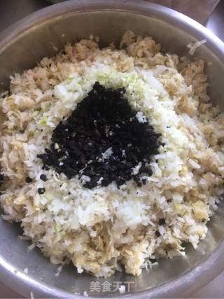 豉香酸菜包子的做法步骤：2