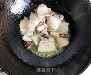 五花肉烧腐竹的做法步骤：3