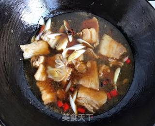 五花肉烧腐竹的做法步骤：5
