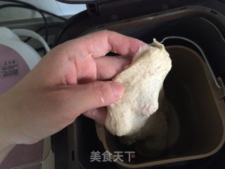 低脂低热量的面包——蔓越莓全麦面包的做法步骤：2