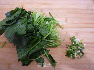 菠菜鸡蛋炖粉条的做法步骤：2