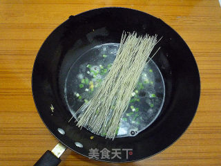 菠菜鸡蛋炖粉条的做法步骤：8