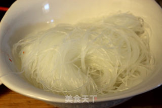 【每日新品】杂炒粉丝的做法步骤：2