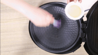 鸡蛋灌饼的做法步骤：11
