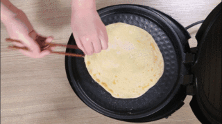 鸡蛋灌饼的做法步骤：12