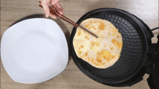 鸡蛋灌饼的做法步骤：13