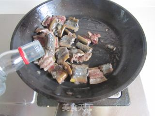 蒜苗烧鳝鱼的做法步骤：4