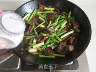 蒜苗烧鳝鱼的做法步骤：8