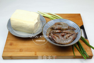 虾仁烩豆腐的做法步骤：1