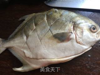 鲳鱼西京烧的做法步骤：2
