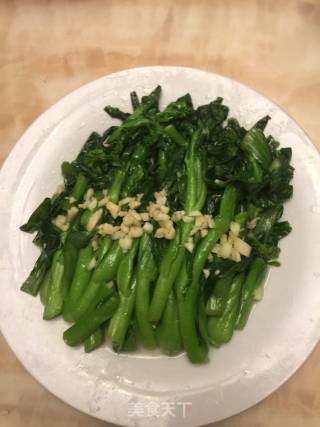 蒜泥菜心的做法步骤：2