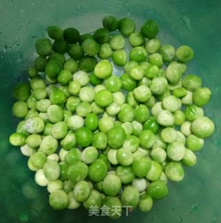 蘑菇青豆炒腊肠的做法步骤：3