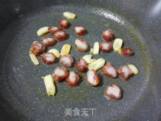 蘑菇青豆炒腊肠的做法步骤：6
