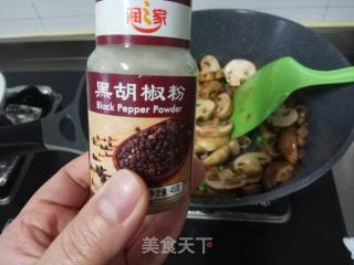 蘑菇青豆炒腊肠的做法步骤：9
