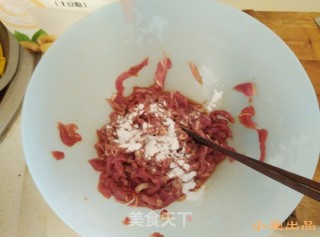 蒜薹炒牛肉的做法步骤：3