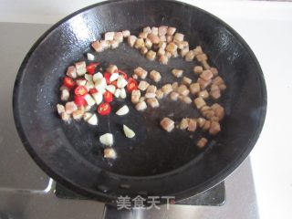 豌豆鸡蛋干炒肉丁的做法步骤：6