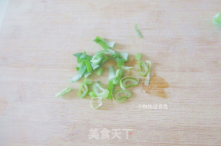 米饭蛋饼的做法步骤：1