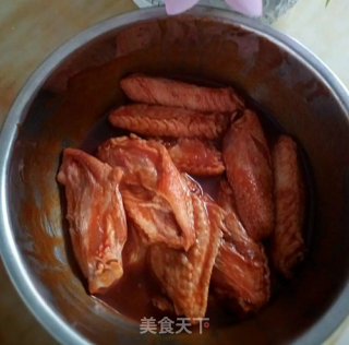 烤鸡翅的做法步骤：1