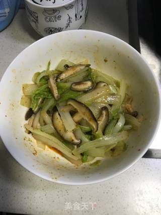 白菜拌香菇的做法步骤：5
