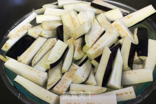 【每日新品】酸甜肉末茄子的做法步骤：1